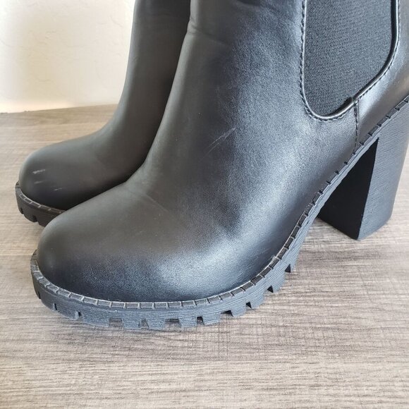 Soda Lug Sole Chunky Block Heel Pull On Ankle Boot Black Sz 6 Biker Grunge Goth - Picture 11 of 12